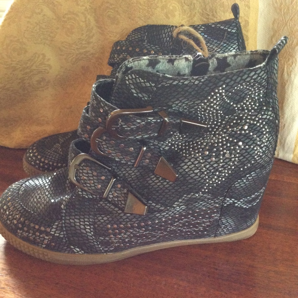 Women’s Penny Sue Zip Up Booties Straps & Studded - Picture 6 of 7